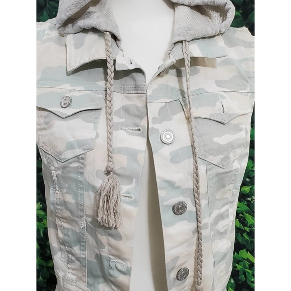 Wallflower Light pink & Green Camo Vest with Hoodie - Small - Picture 2 of 8